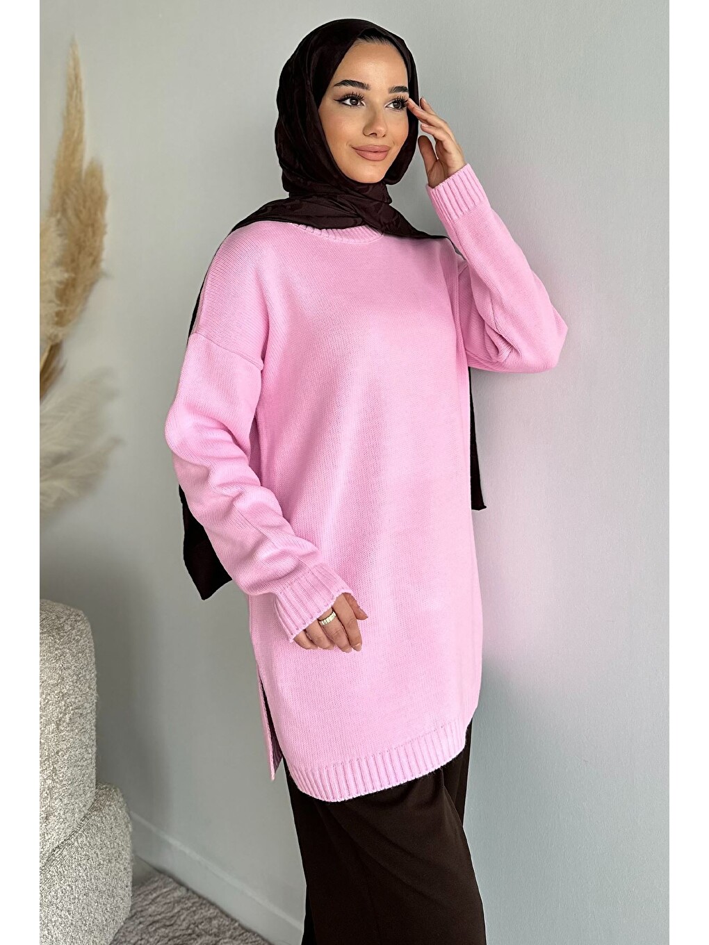 Pembe Gülseli Bisiklet Yaka Yırtmaçlı Tesettür Triko Tunik-2