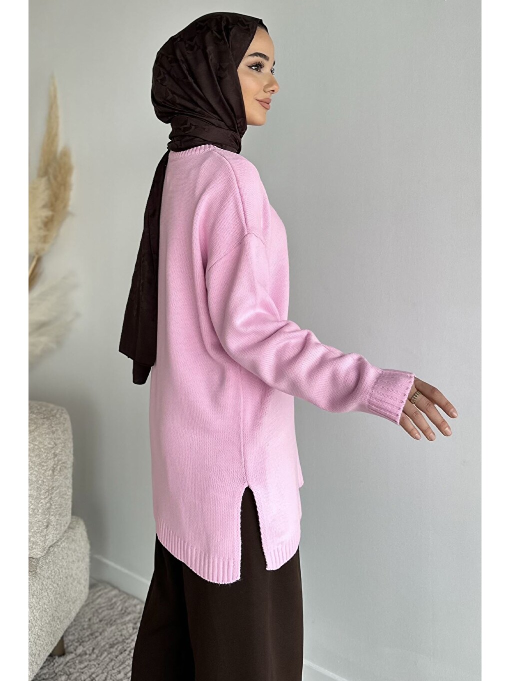 Pembe Gülseli Bisiklet Yaka Yırtmaçlı Tesettür Triko Tunik-4