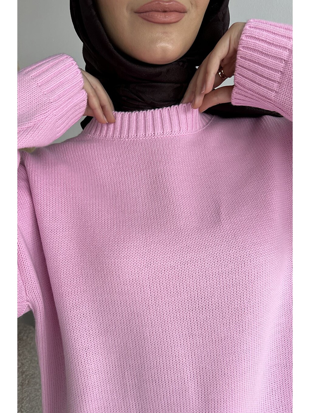 Pembe Gülseli Bisiklet Yaka Yırtmaçlı Tesettür Triko Tunik-7