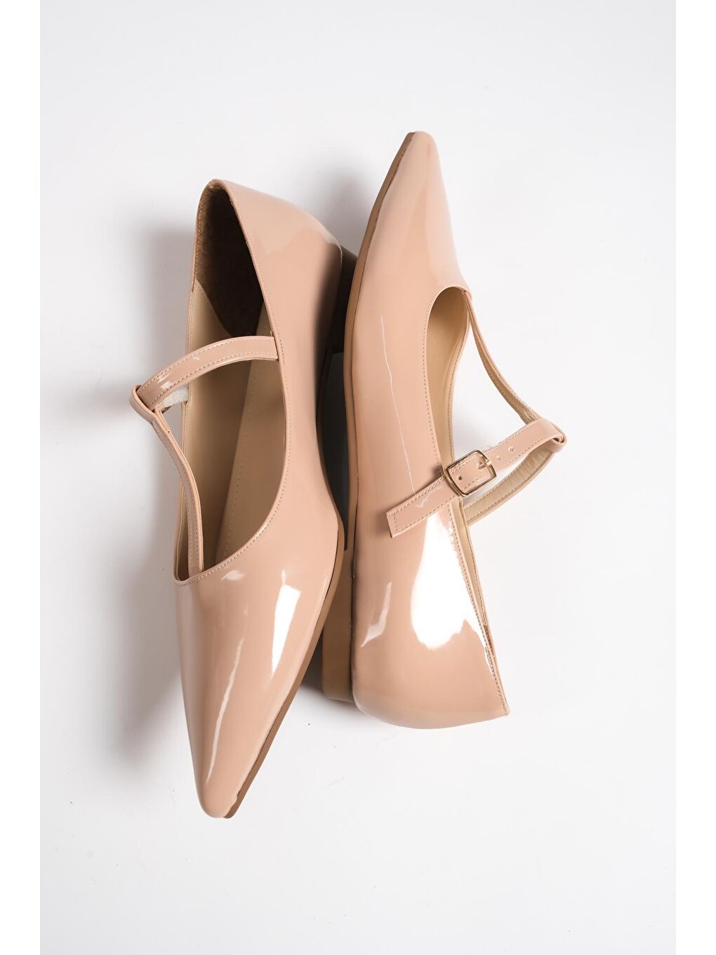 Bej Sivri Burunlu T Bantlı Kadın Babet-4