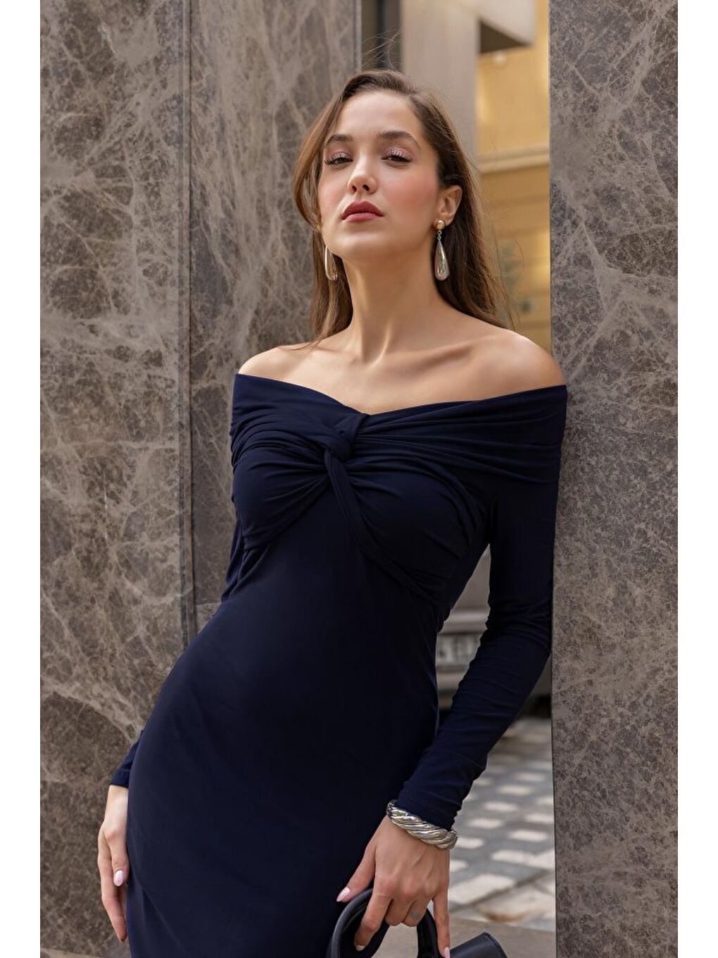 Lacivert Kadın Uzun Kollu Madonna Yaka Düğüm Büzgü Detay Maxi Boy Elblbise-1