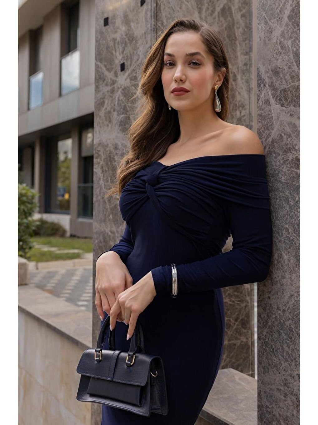 Lacivert Kadın Uzun Kollu Madonna Yaka Düğüm Büzgü Detay Maxi Boy Elblbise-3