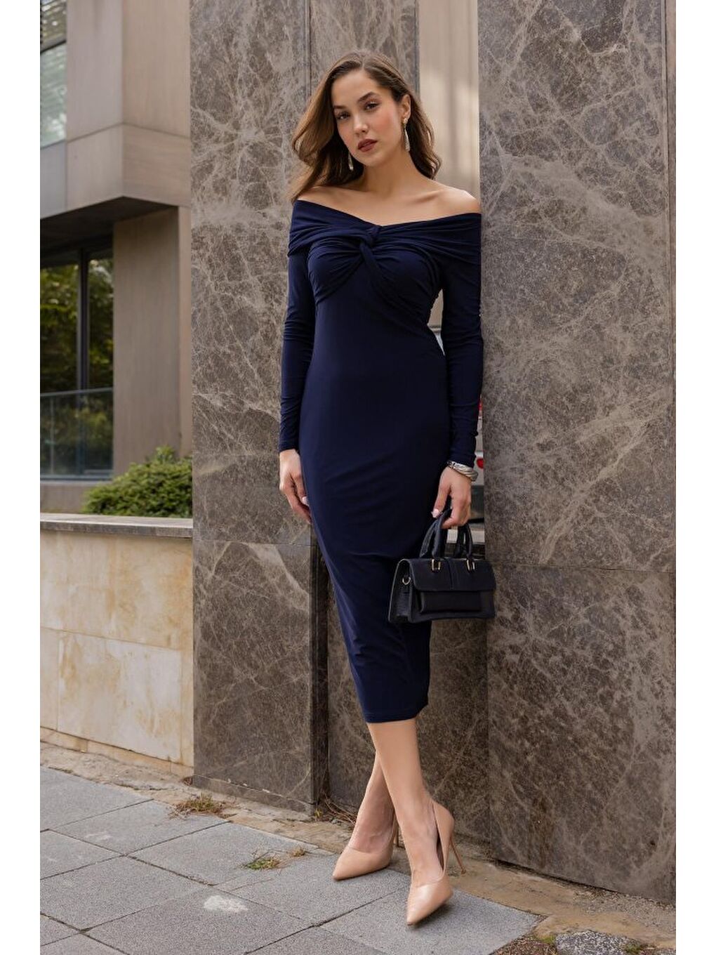 Lacivert Kadın Uzun Kollu Madonna Yaka Düğüm Büzgü Detay Maxi Boy Elblbise-4