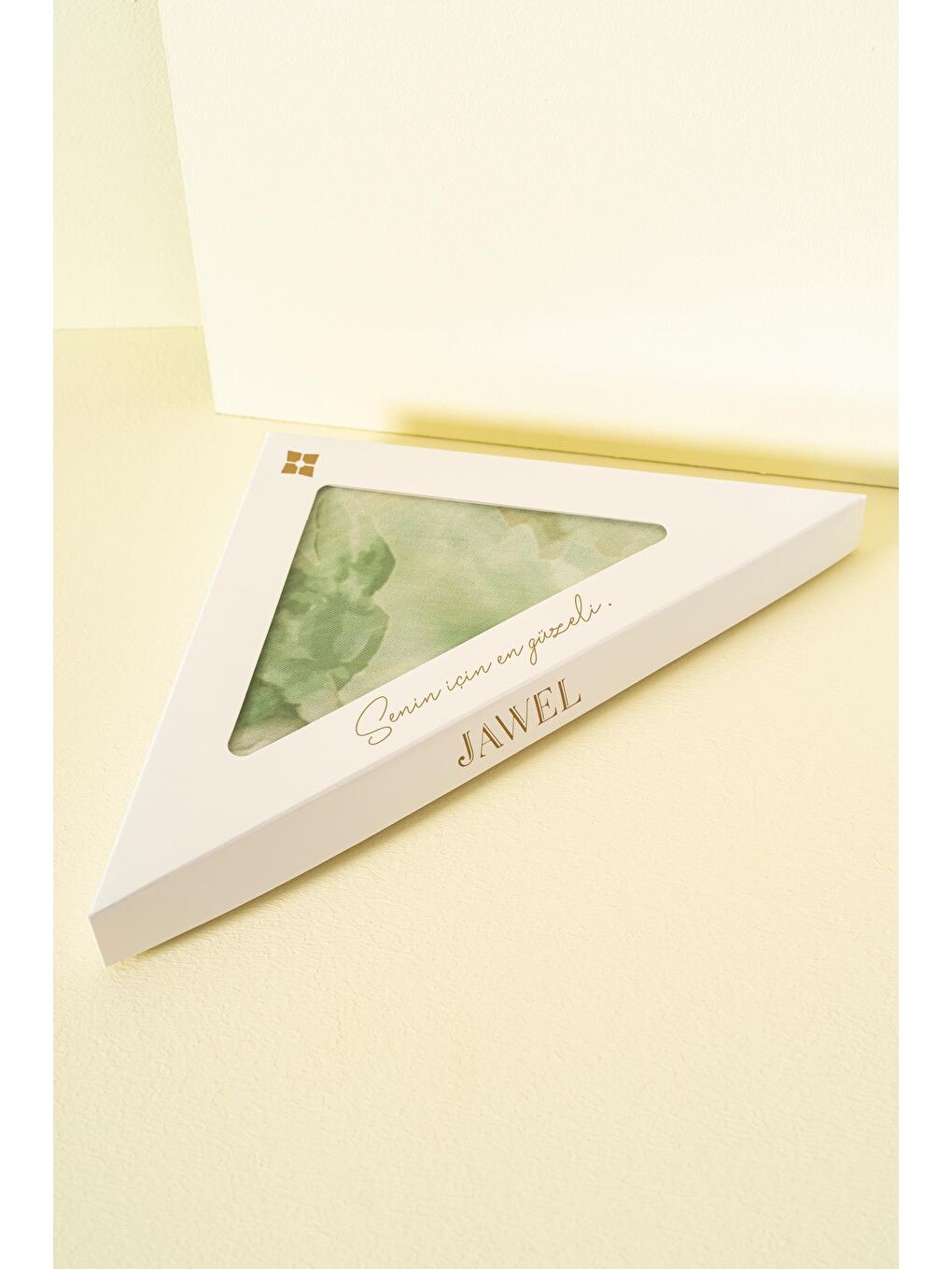 Yeşil Kadın Desenli Aquarelle Soft Şal-1