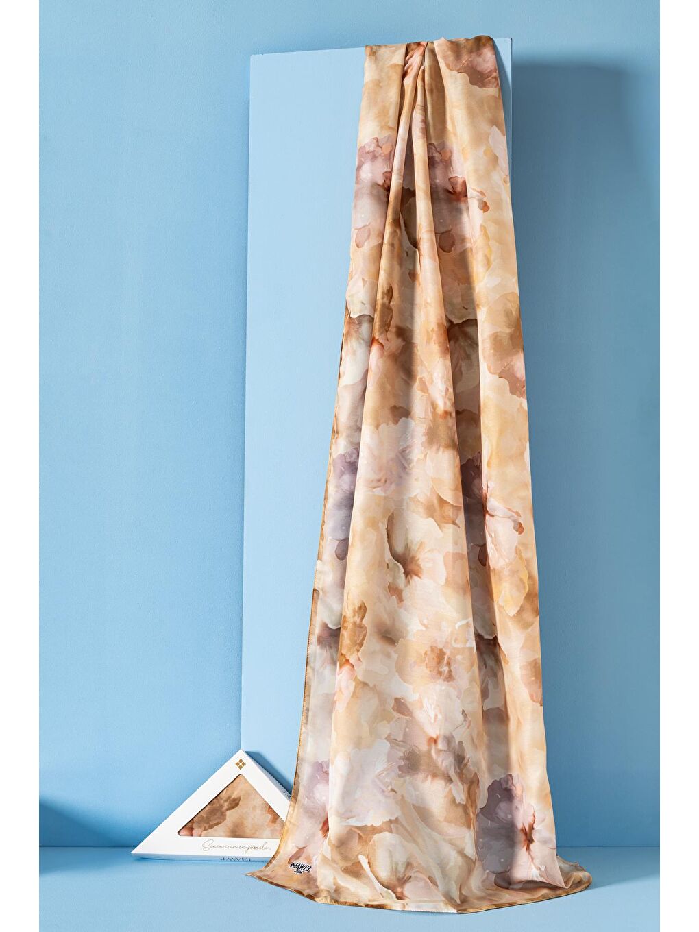 Sarı Kadın Desenli Aquarelle Soft Şal