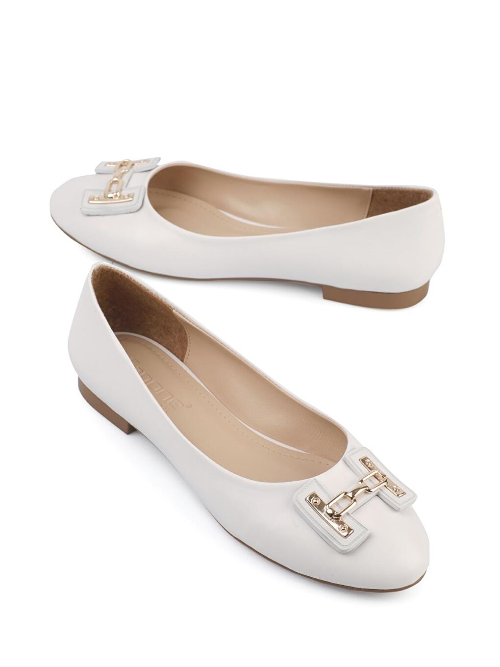 Beyaz Yuvarlak Burunlu H Aksesuarlı Kadın Babet-1