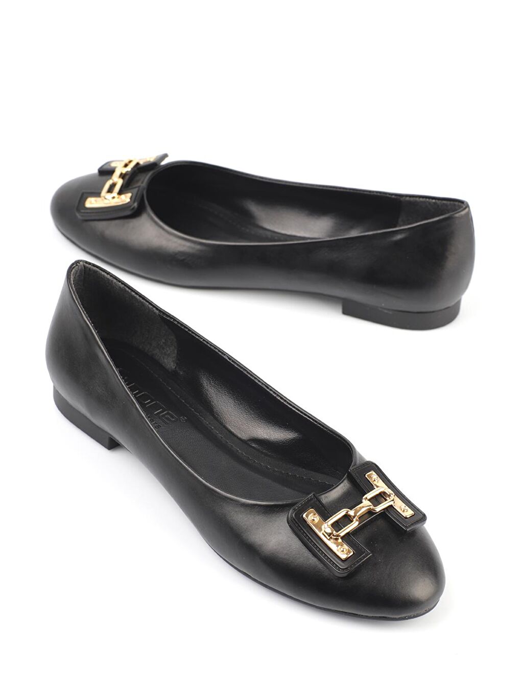 Siyah Yuvarlak Burunlu H Aksesuarlı Kadın Babet-1