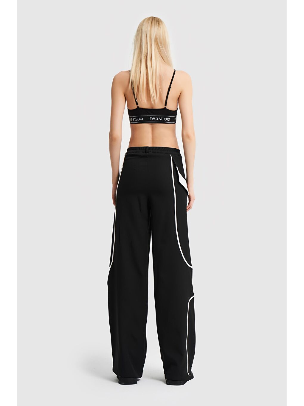 Kadın Siyah Beyaz Renk Parçalı Paça Detaylı Tasarım Bol Pantolon-2