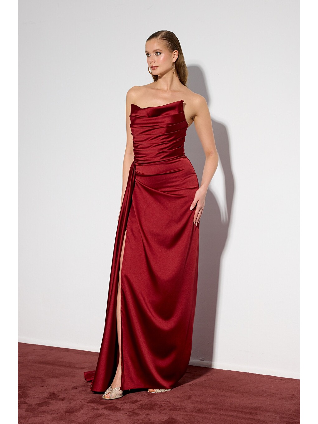 Bordo Yırtmaçlı Saten Abiye Kedi Kulağı Elbise-2
