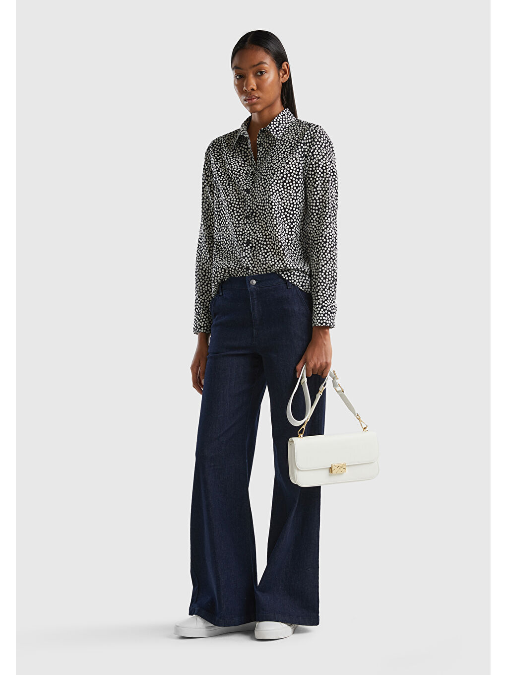 Kadın Siyah Beyaz Çiçekli Desenli Pamuk Gömlek-4