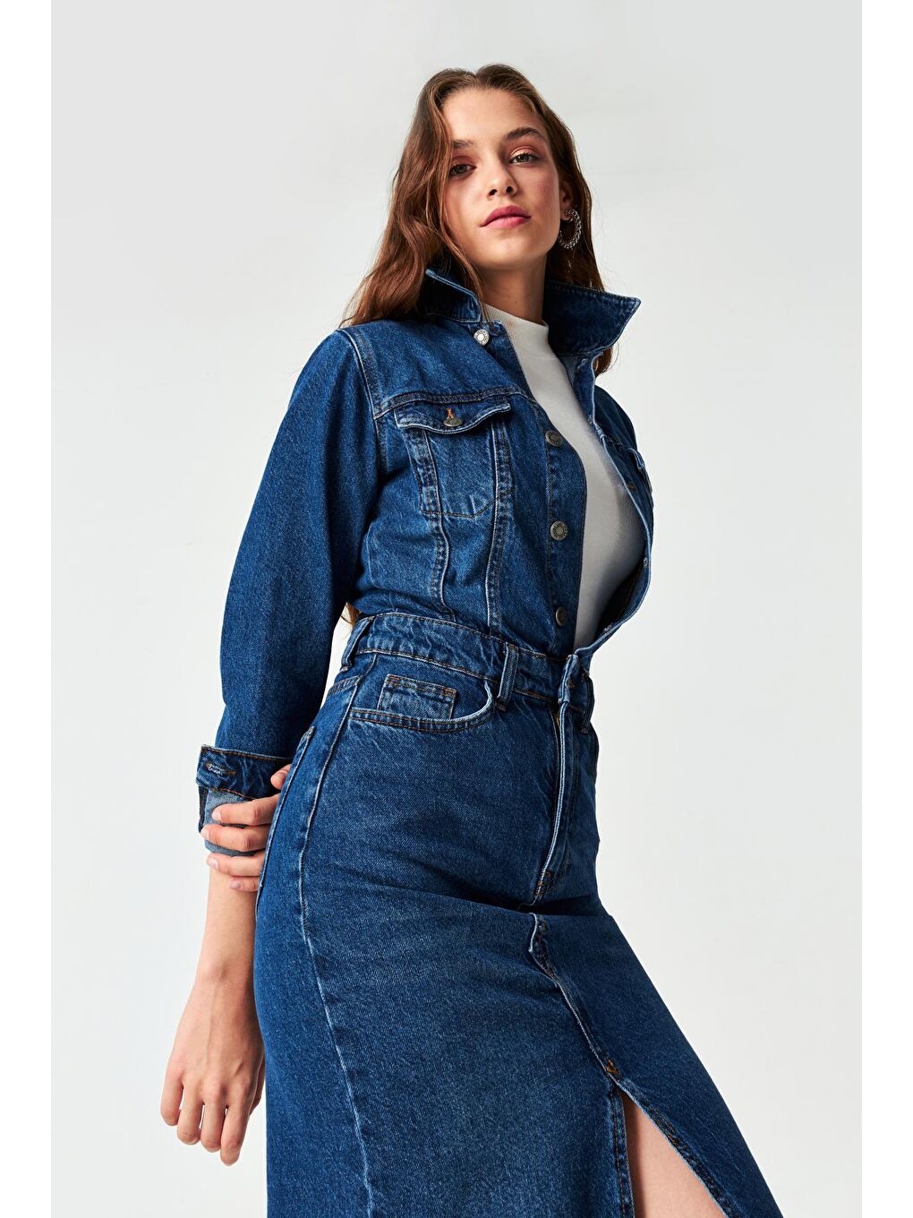 it's basic Koyu Mavi Kadın Koyu Mavi Renk Maxi Boy Yırtmaçlı Önü Düğmeli Denim Elbise - 4