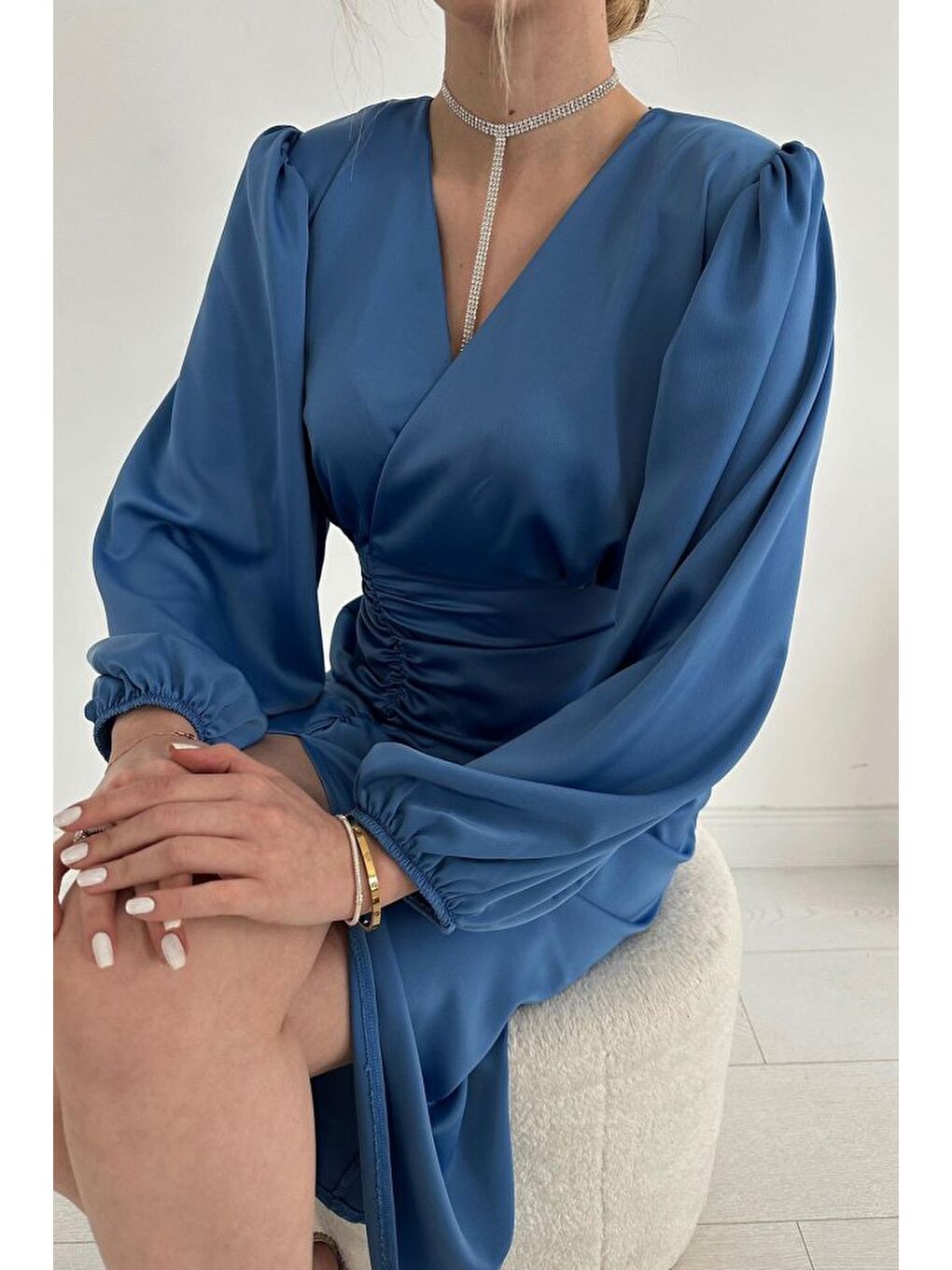 Mavi V Yaka Saten Elbise-1