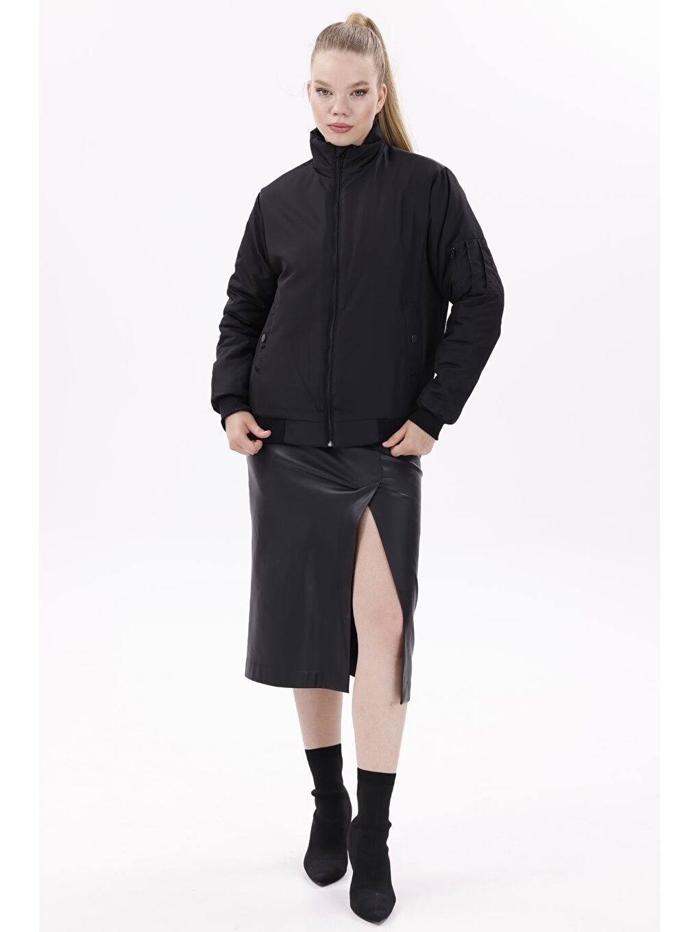 Siyah Kadın Astarlı Dik Yaka Mevsimlik Su Ve Rüzgar Geçirmez Mont-1
