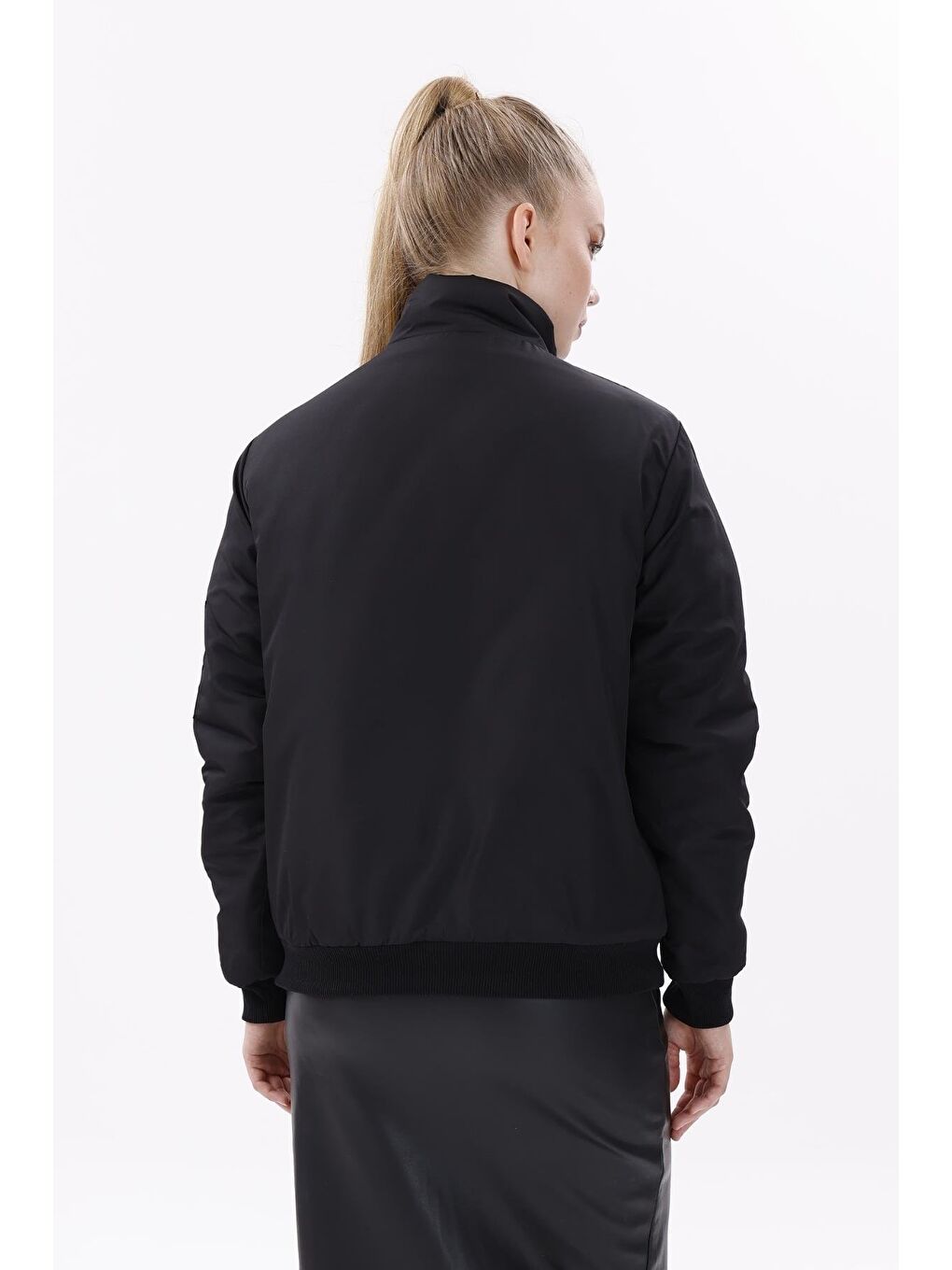 Siyah Kadın Astarlı Dik Yaka Mevsimlik Su Ve Rüzgar Geçirmez Mont-4