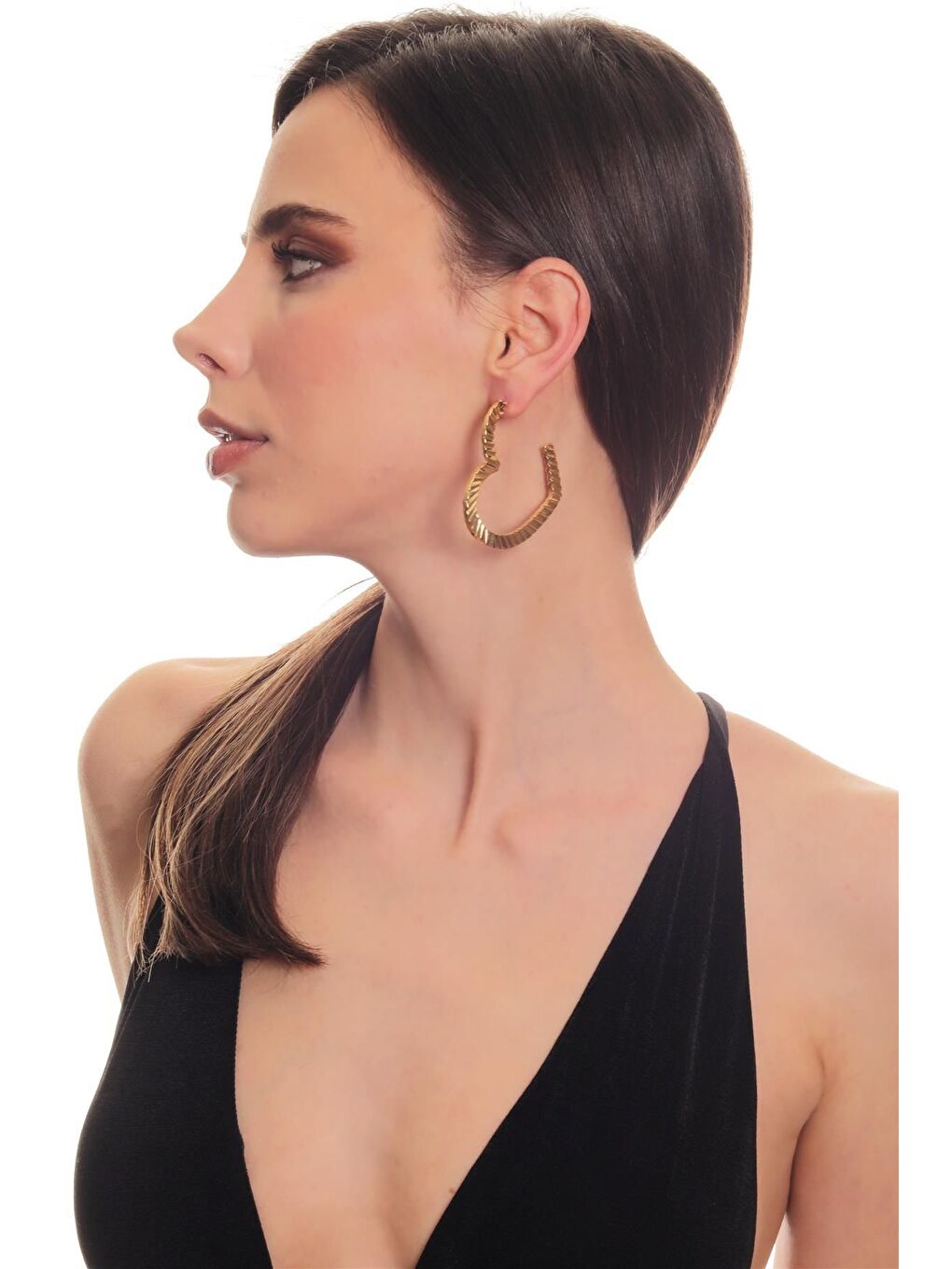 Sarı Kadın Altın Renk Lak Kaplama Çivili Model Burgulu Kalp Küpe-2