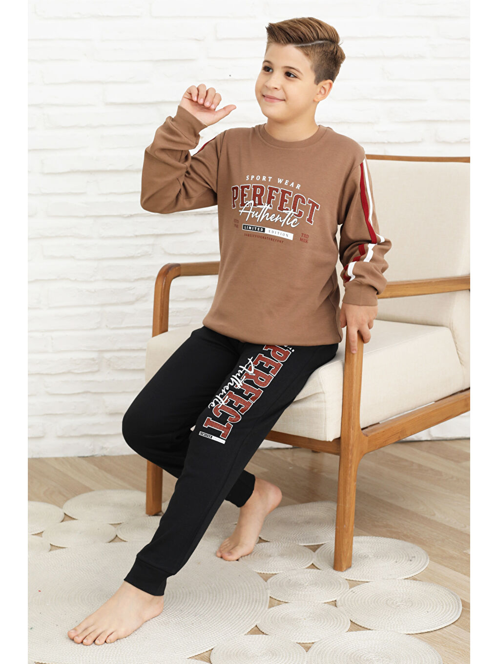 Kahverengi Erkek Çocuk Kolları Şeritli %100 Pamuk İnterlok Kumaş Pijama Takımı 12351