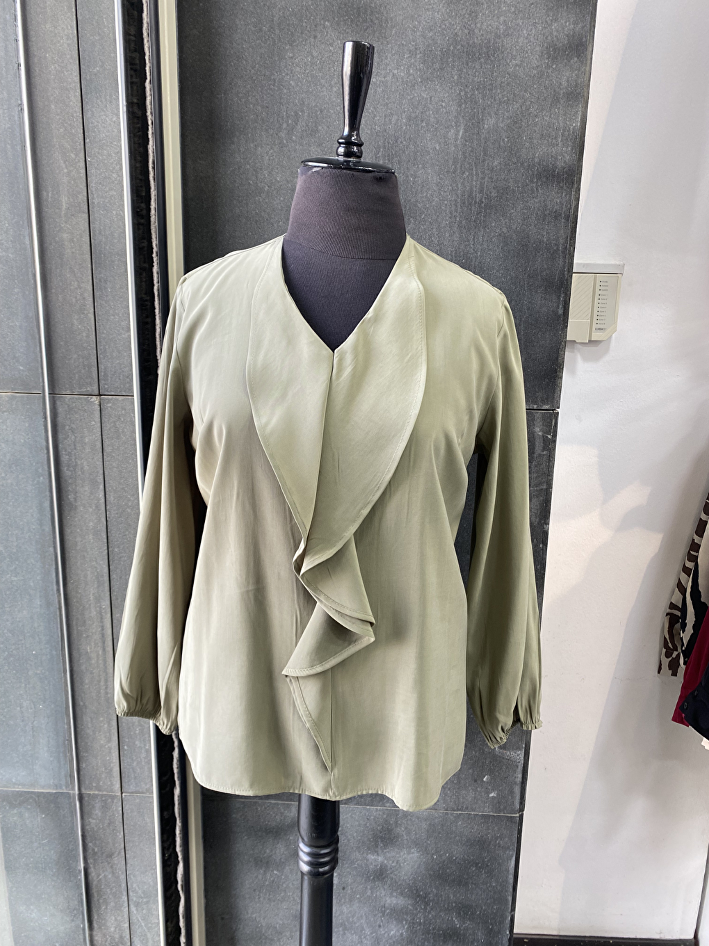 Yeşil Büyük Beden Önü Fırfırlı Modal Bluz Gömlek-2