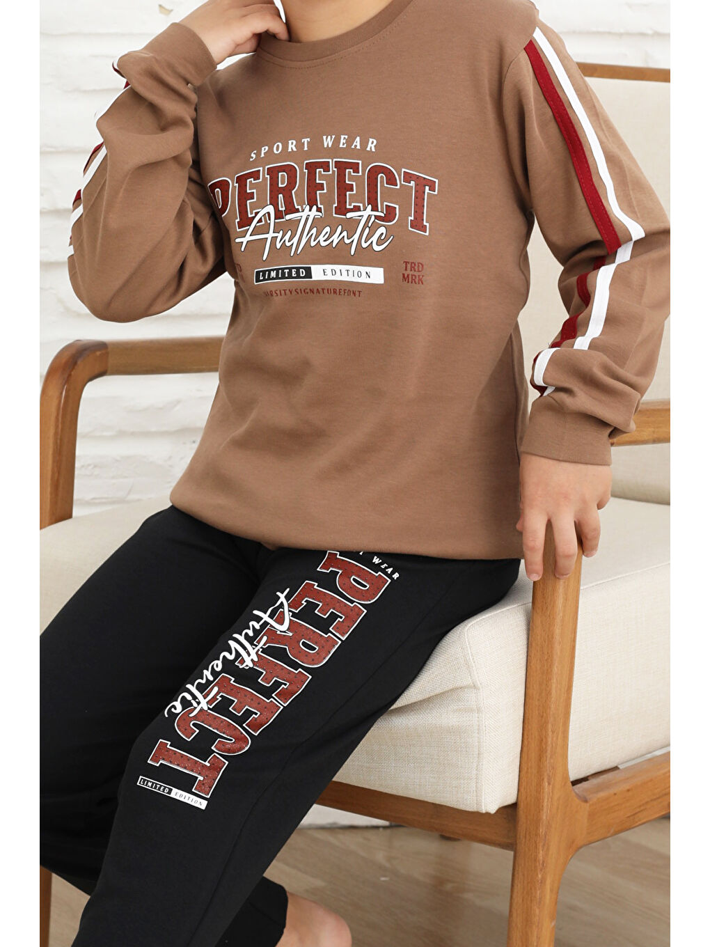 Kahverengi Erkek Çocuk Kolları Şeritli %100 Pamuk İnterlok Kumaş Pijama Takımı 12351-2