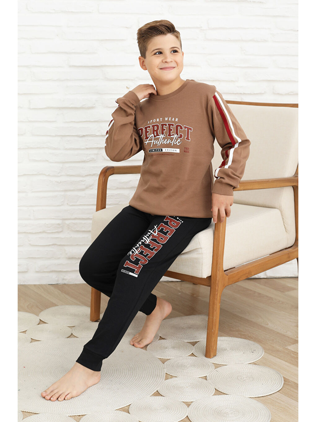 Kahverengi Erkek Çocuk Kolları Şeritli %100 Pamuk İnterlok Kumaş Pijama Takımı 12351-3