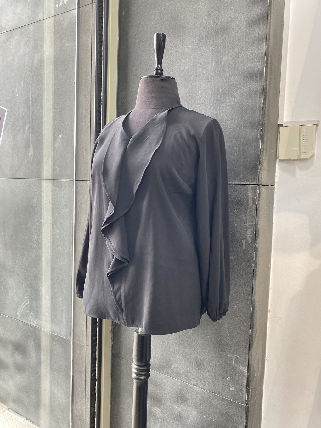 Siyah Büyük Beden Önü Fırfırlı Modal Bluz Gömlek-2