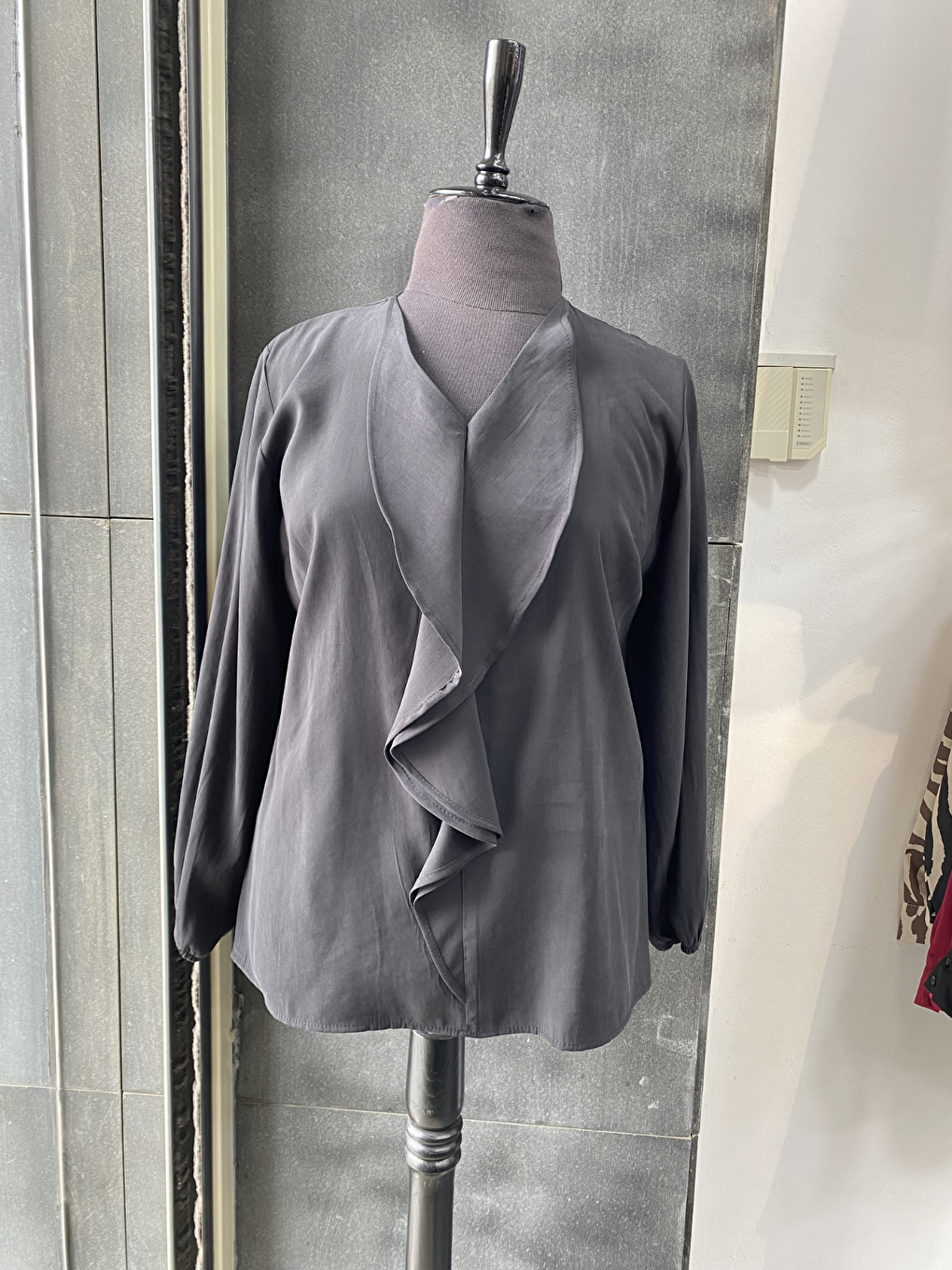 Siyah Büyük Beden Önü Fırfırlı Modal Bluz Gömlek-5