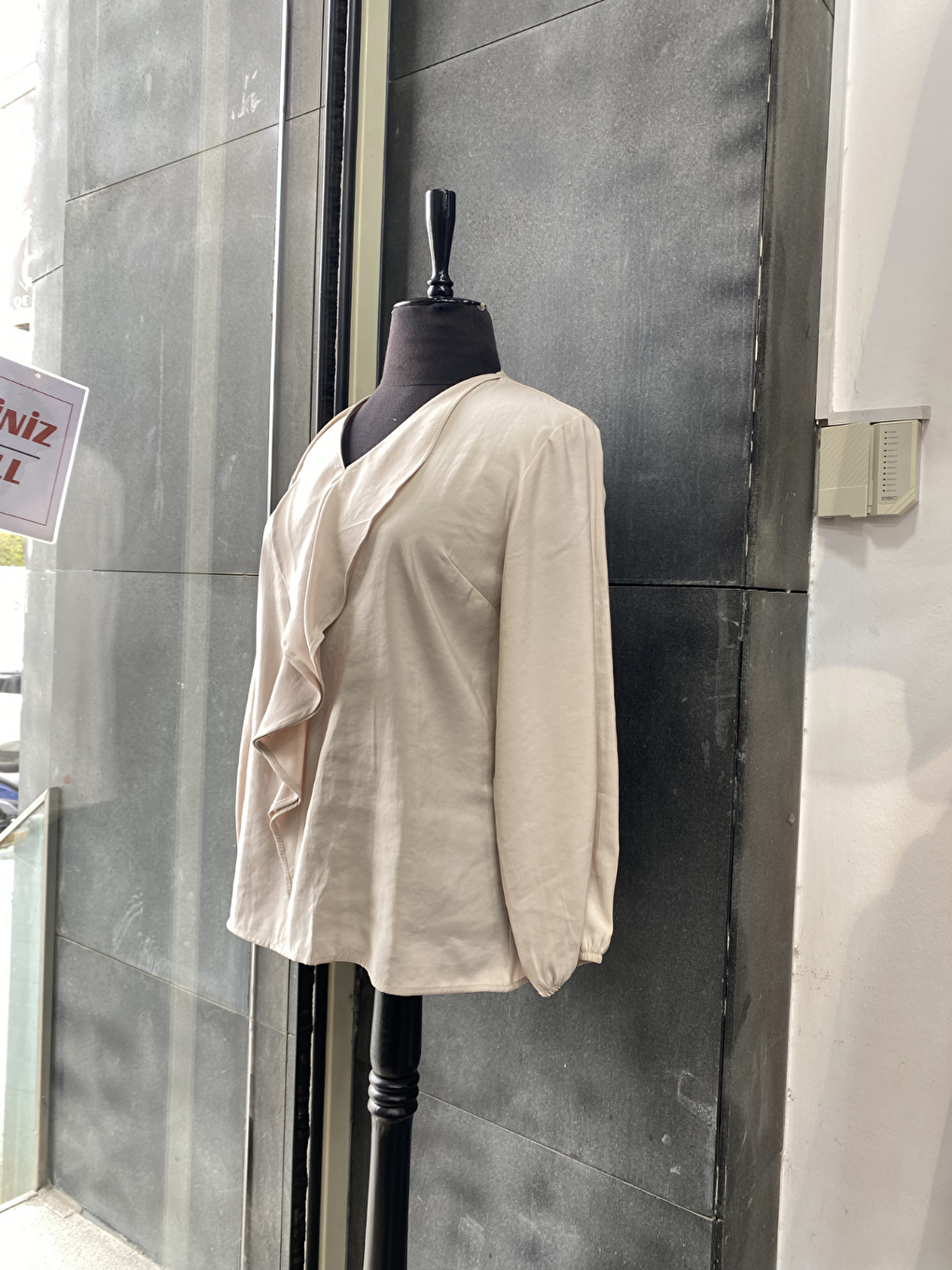 Bej Büyük Beden Önü Fırfırlı Modal Bluz Gömlek-1