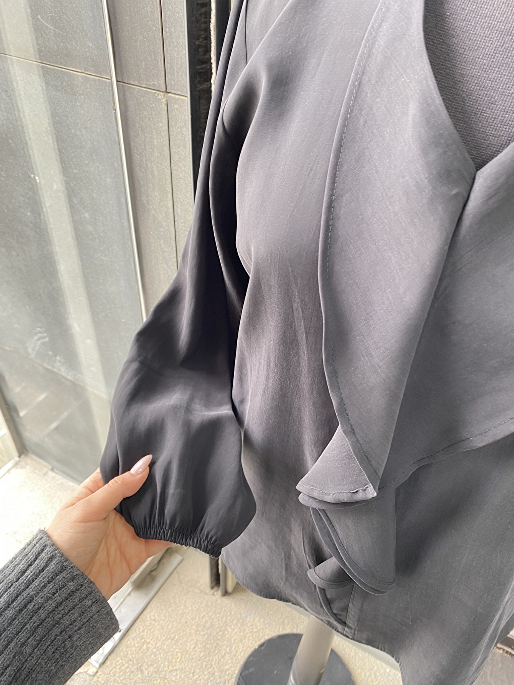 Siyah Büyük Beden Önü Fırfırlı Modal Bluz Gömlek-6