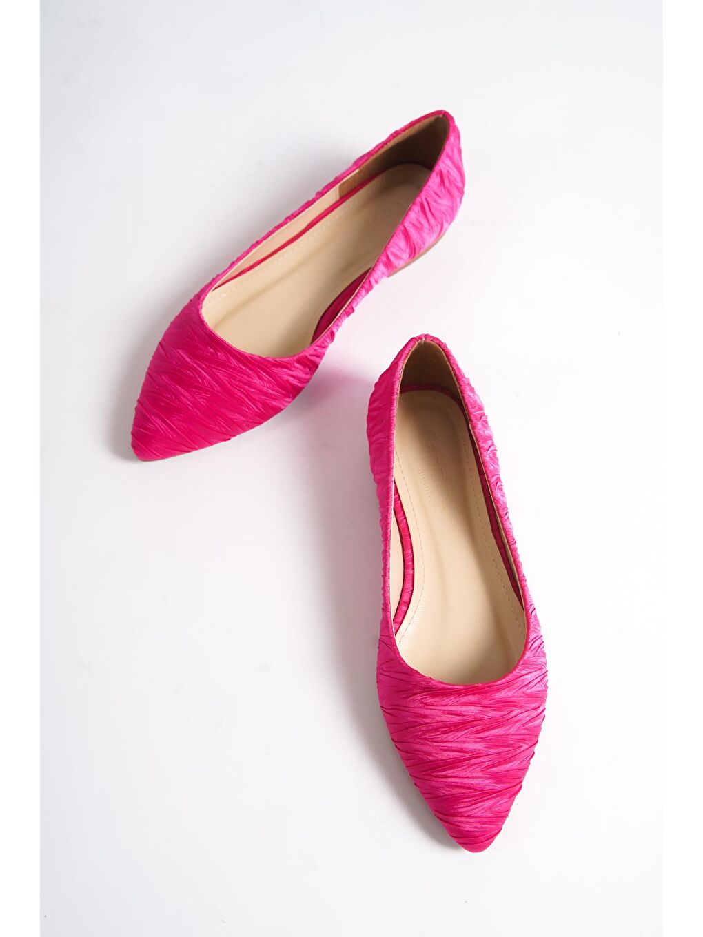 Fuşya Sivri Burunlu Pliseli Kadın Babet