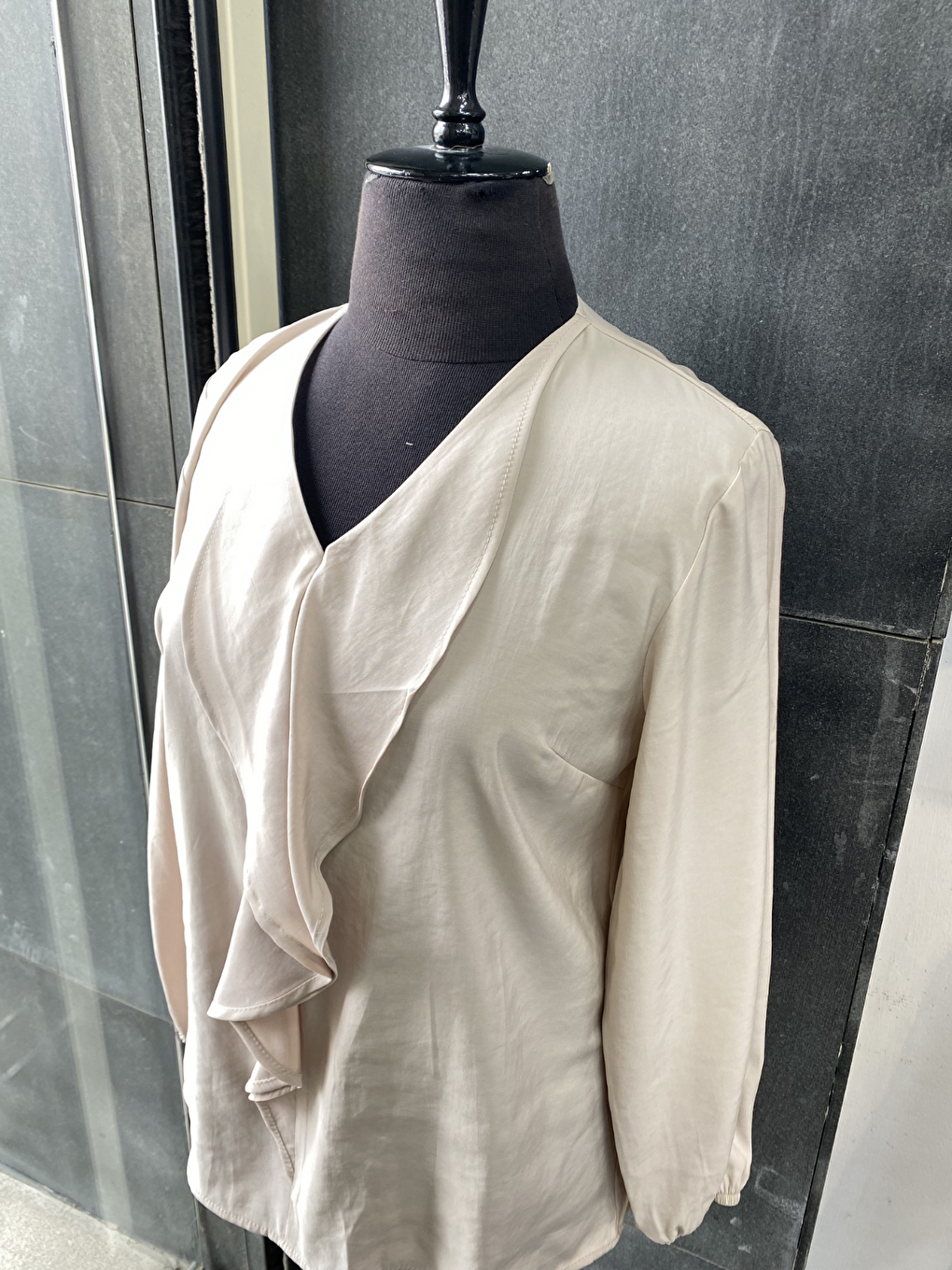 Bej Büyük Beden Önü Fırfırlı Modal Bluz Gömlek-5