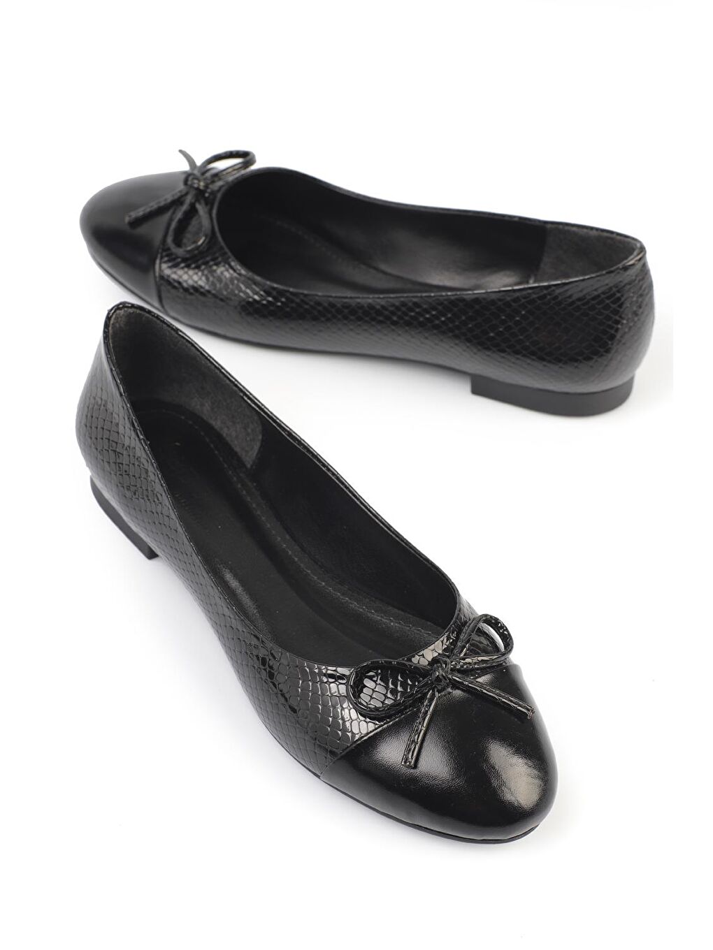 Siyah Yuvarlak Burunlu İki Parçalı Kadın Babet-1