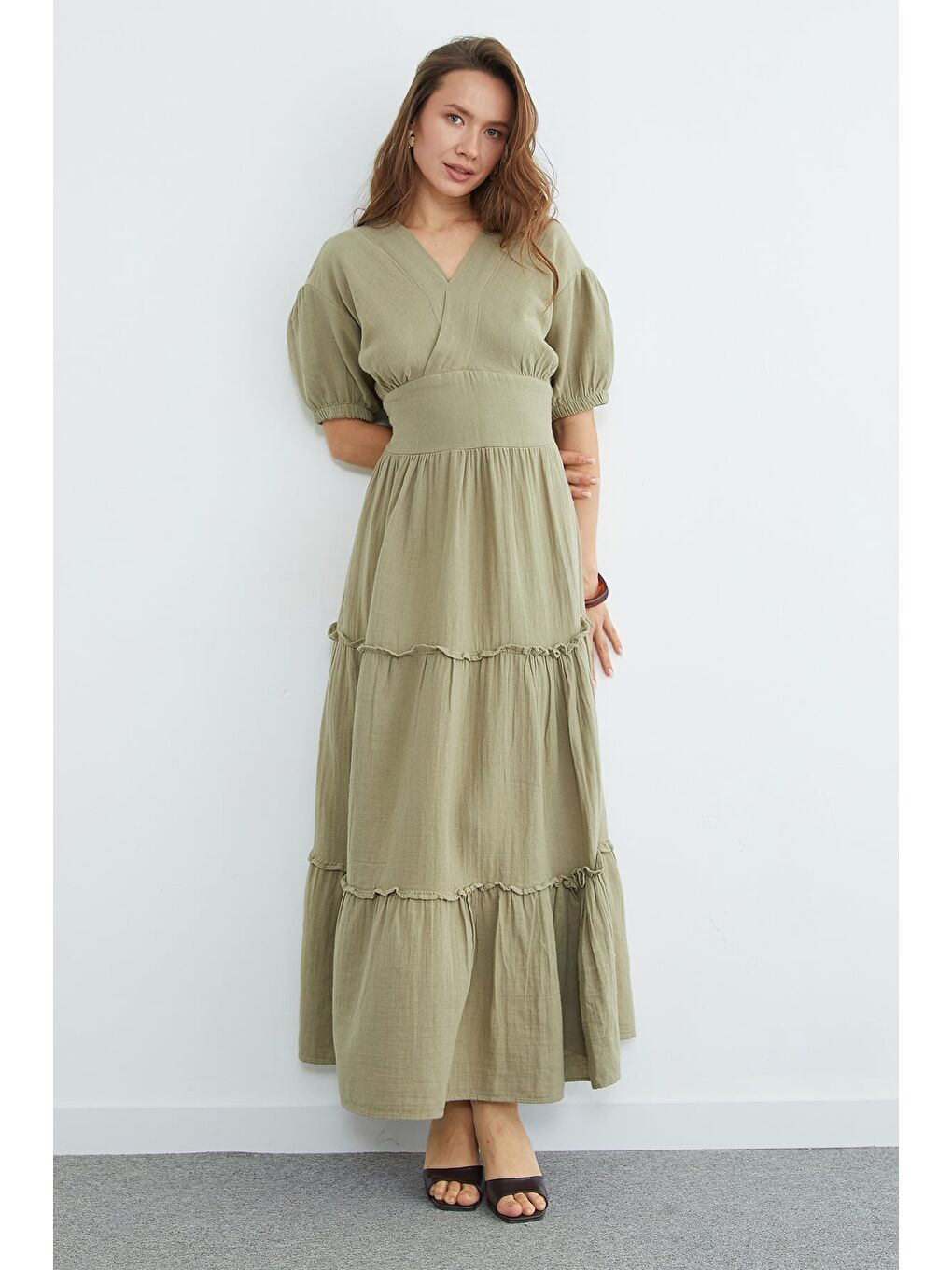 Yeşil Beli Gipeli Müslin Kumaş Maxi Boy Elbise