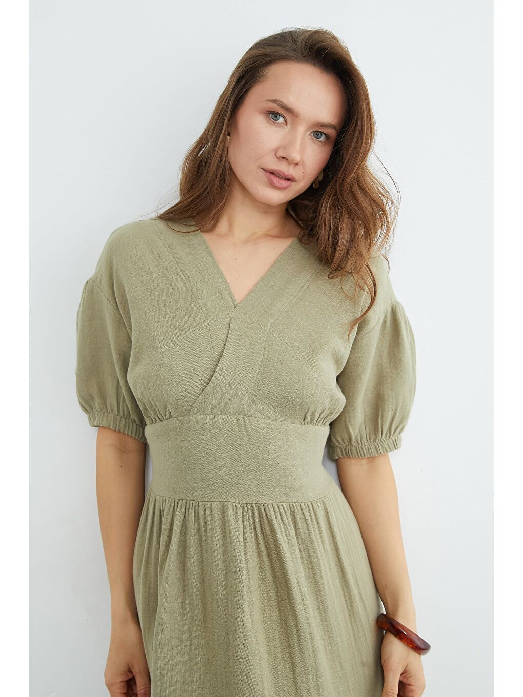 Yeşil Beli Gipeli Müslin Kumaş Maxi Boy Elbise-3