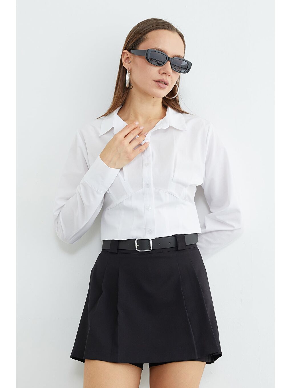 Beyaz Basic Korse Detaylı Crop Gömlek-1