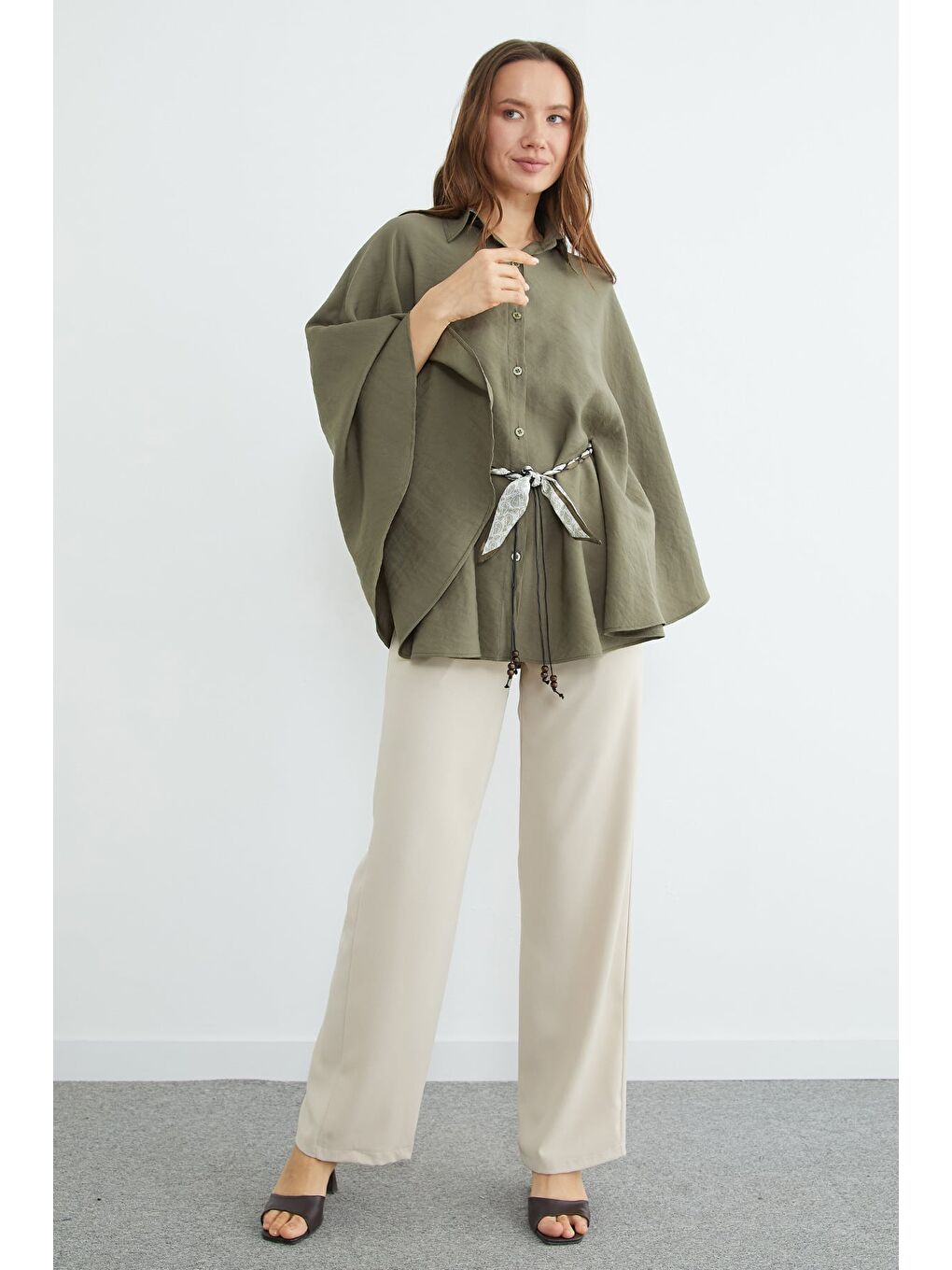Haki Kemer Detaylı Düğmeli Panço-3
