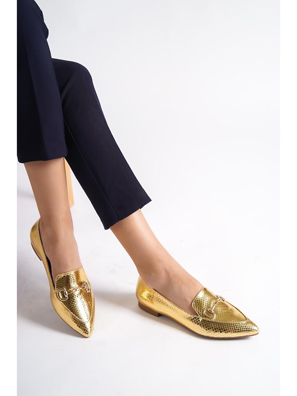 Sarı Sivri Burunlu Tokalı Kadın Babet-4