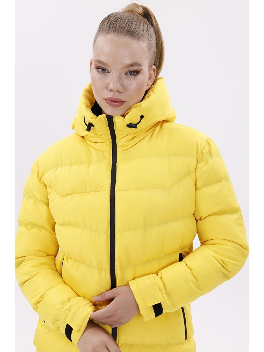 Sarı Kadın Kapüşonlu Polarlı Kürklü Su Geçirmez Rüzgara Dayanıklı Şişme Mont Kaban Parka-1