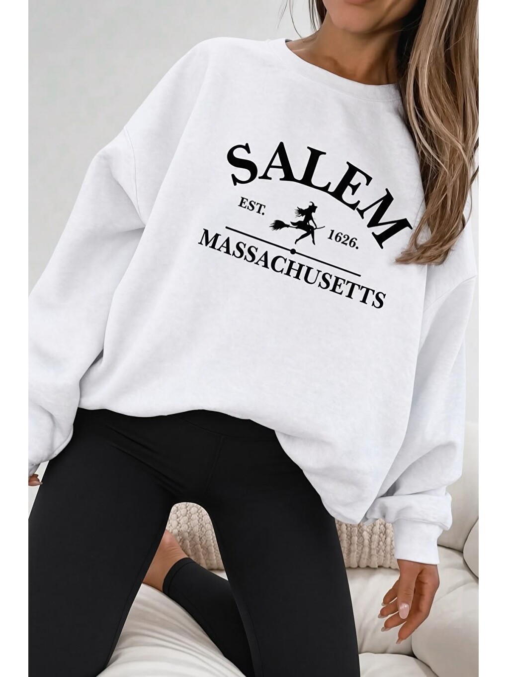 Beyaz Bs Salem Massachusetts Ön Baskılı Kadın Oversize Bisiklet Yaka Sweatshirt