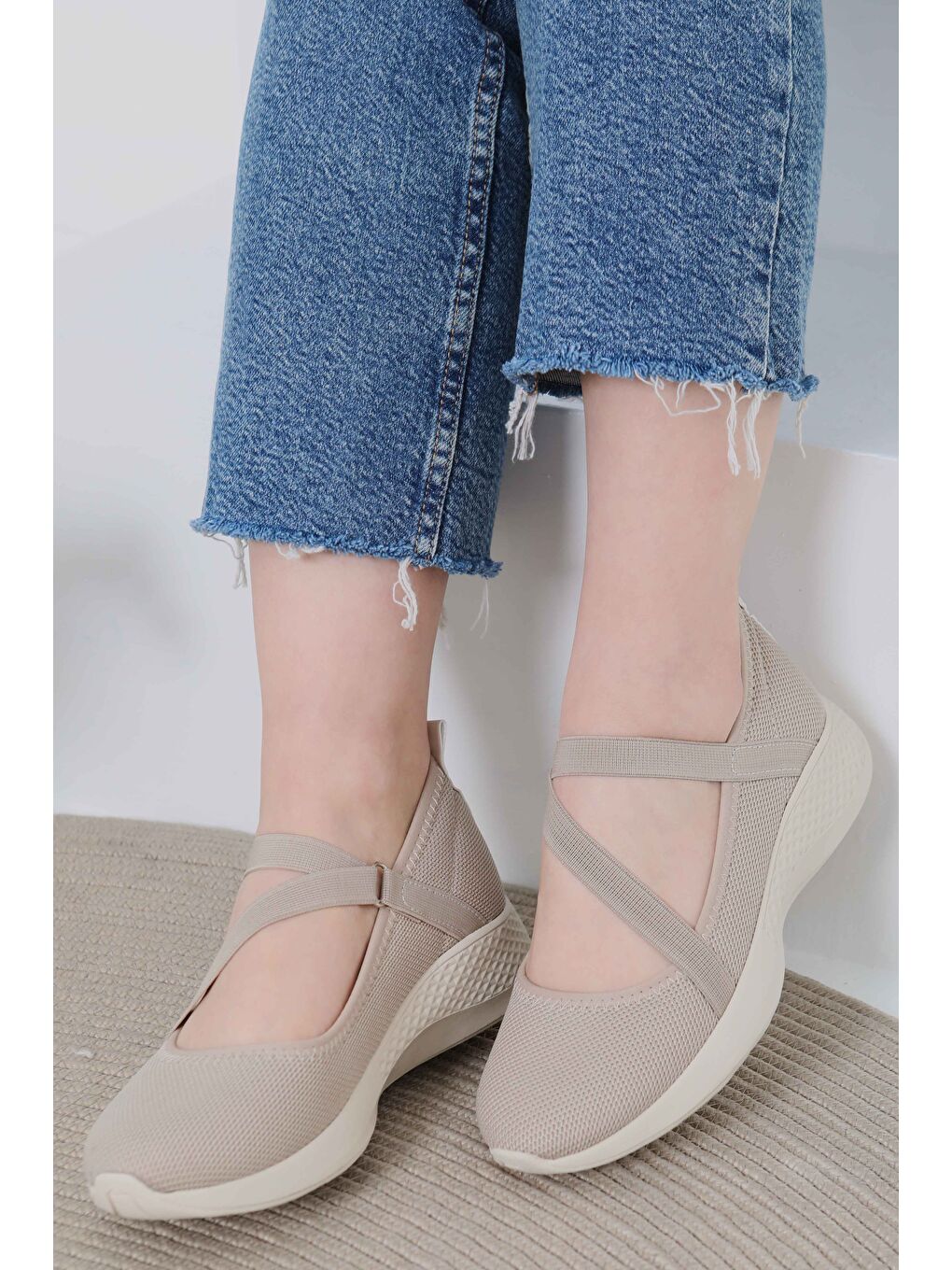 Kadın Bej Lastikli Ayakkabı - 27067