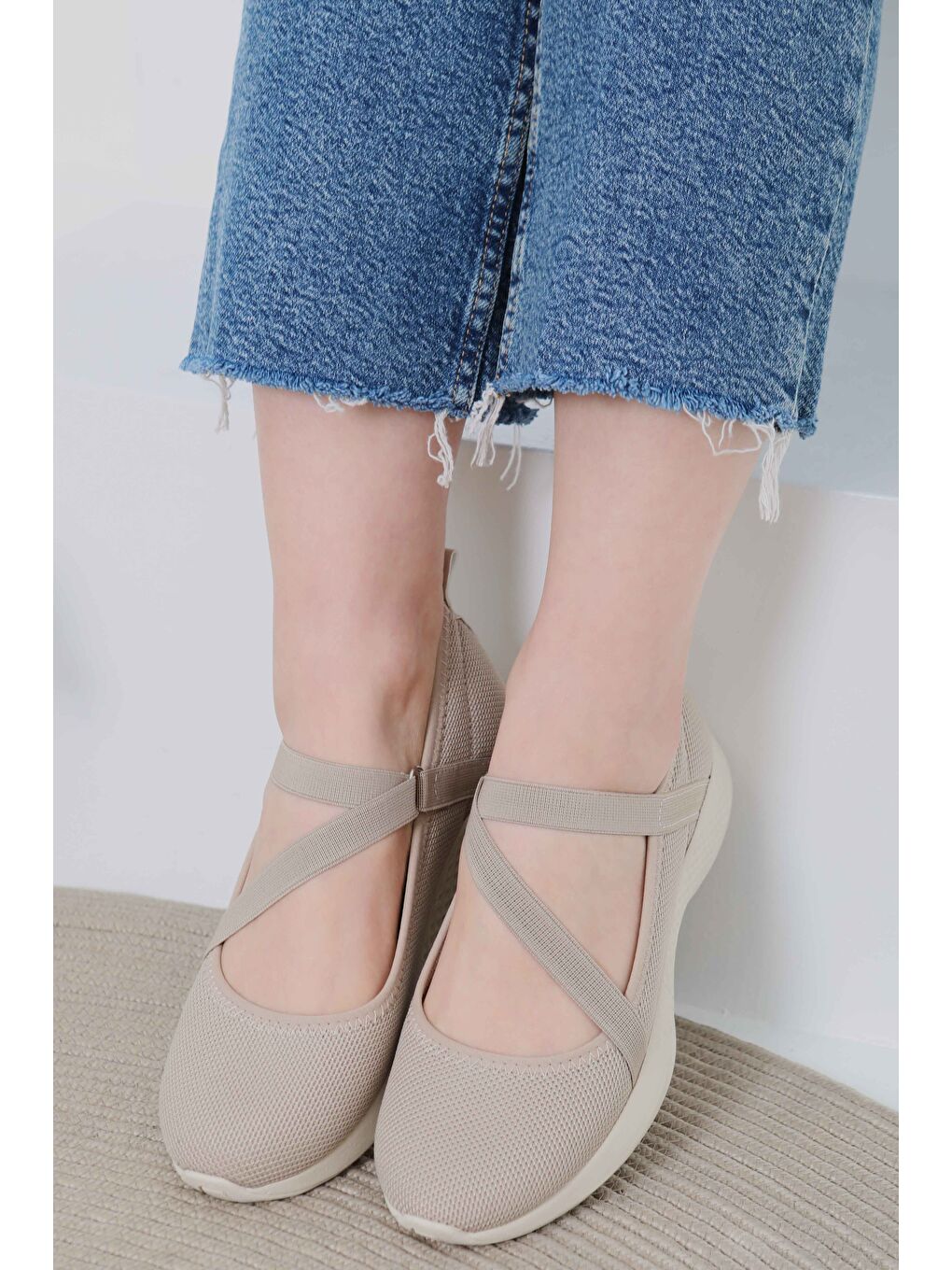 Kadın Bej Lastikli Ayakkabı - 27067-1
