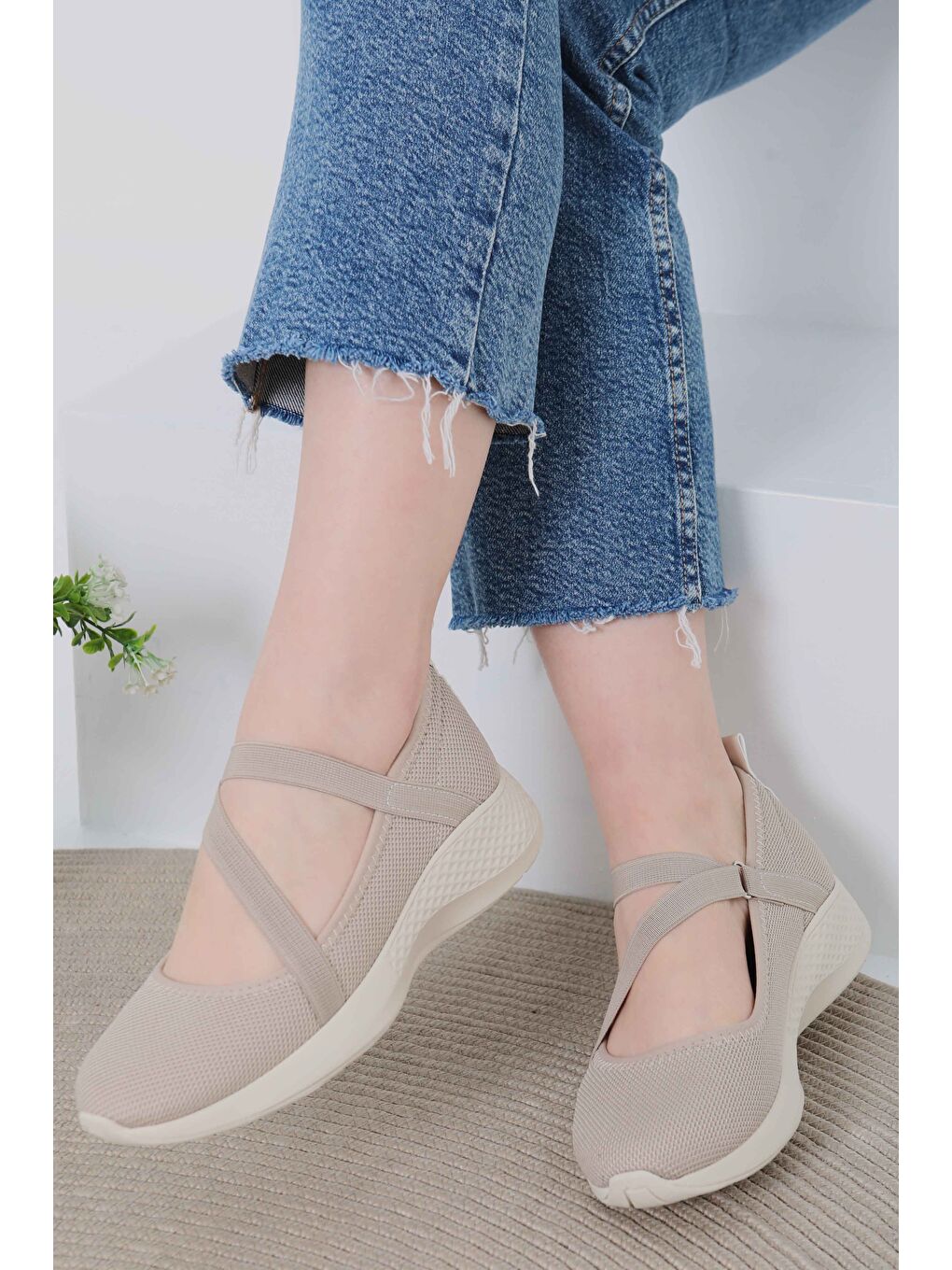 Kadın Bej Lastikli Ayakkabı - 27067-3