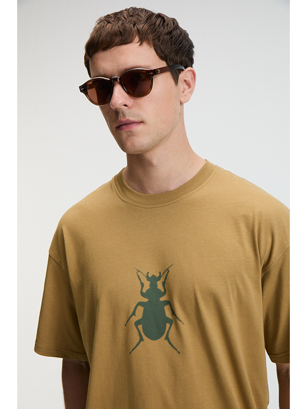 Bold Erkek %100 Pamuk Oversize Fit Baskılı Kısa Kollu Yuvarlak Yakalı Koyu Bej T-shirt-1