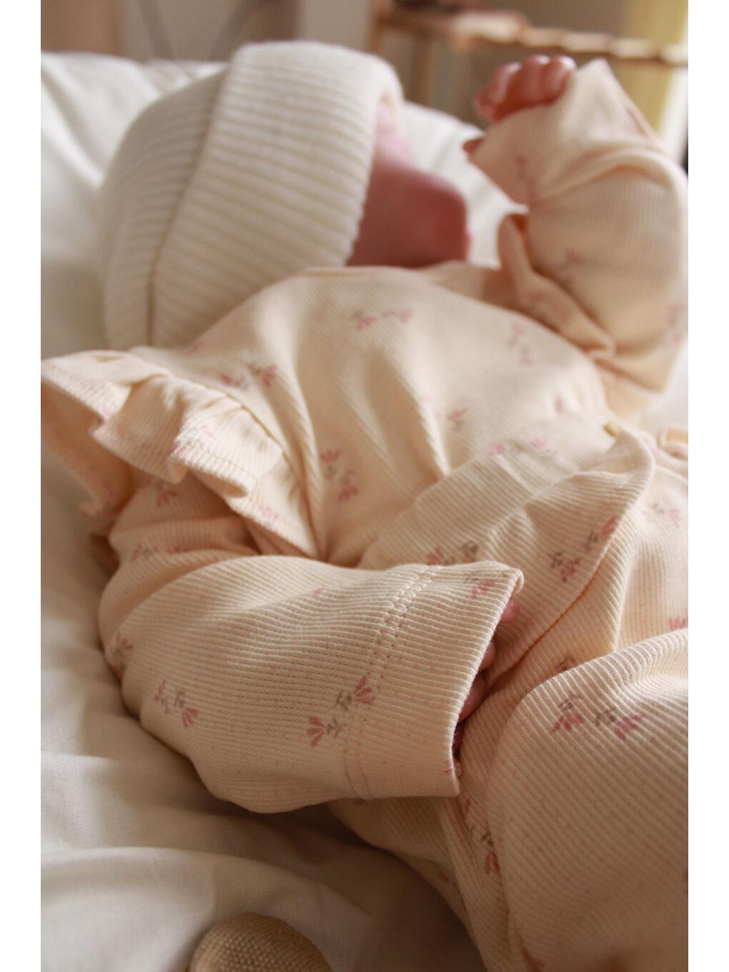 Ekru Lale Baskılı Kaşkorse Fırfırlı Alt Üst Takım-2