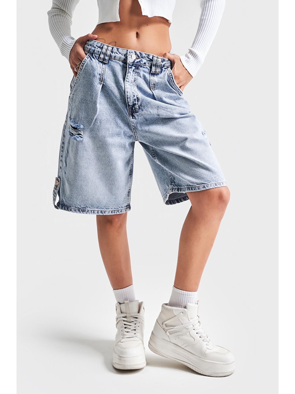 Mavi Kadın Snow Jean Rengi 12S5 3 Diz Boyu  100 Pamuk Bol Kesim Denim Şort