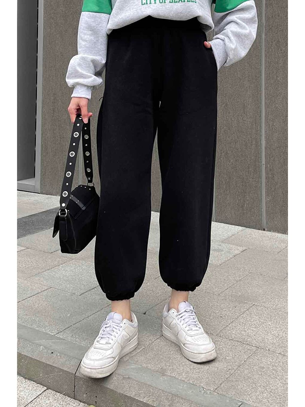 Paça Lastikli Üç İplik Alt Eşofman Siyah-1