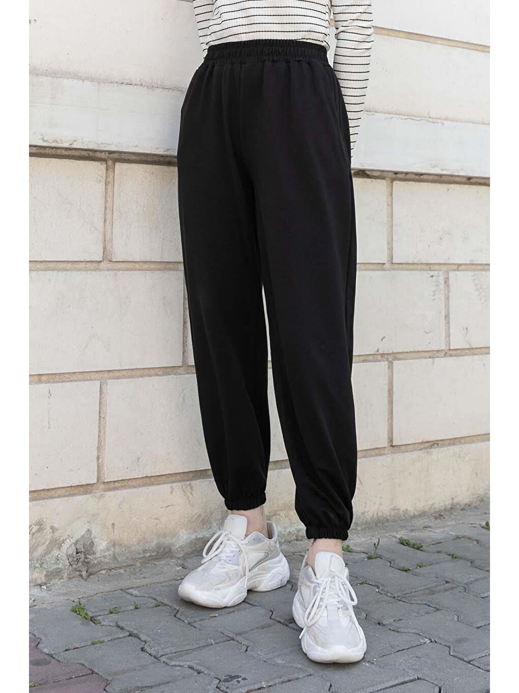 Bel Ve Paça Lastikli Eşofman Siyah