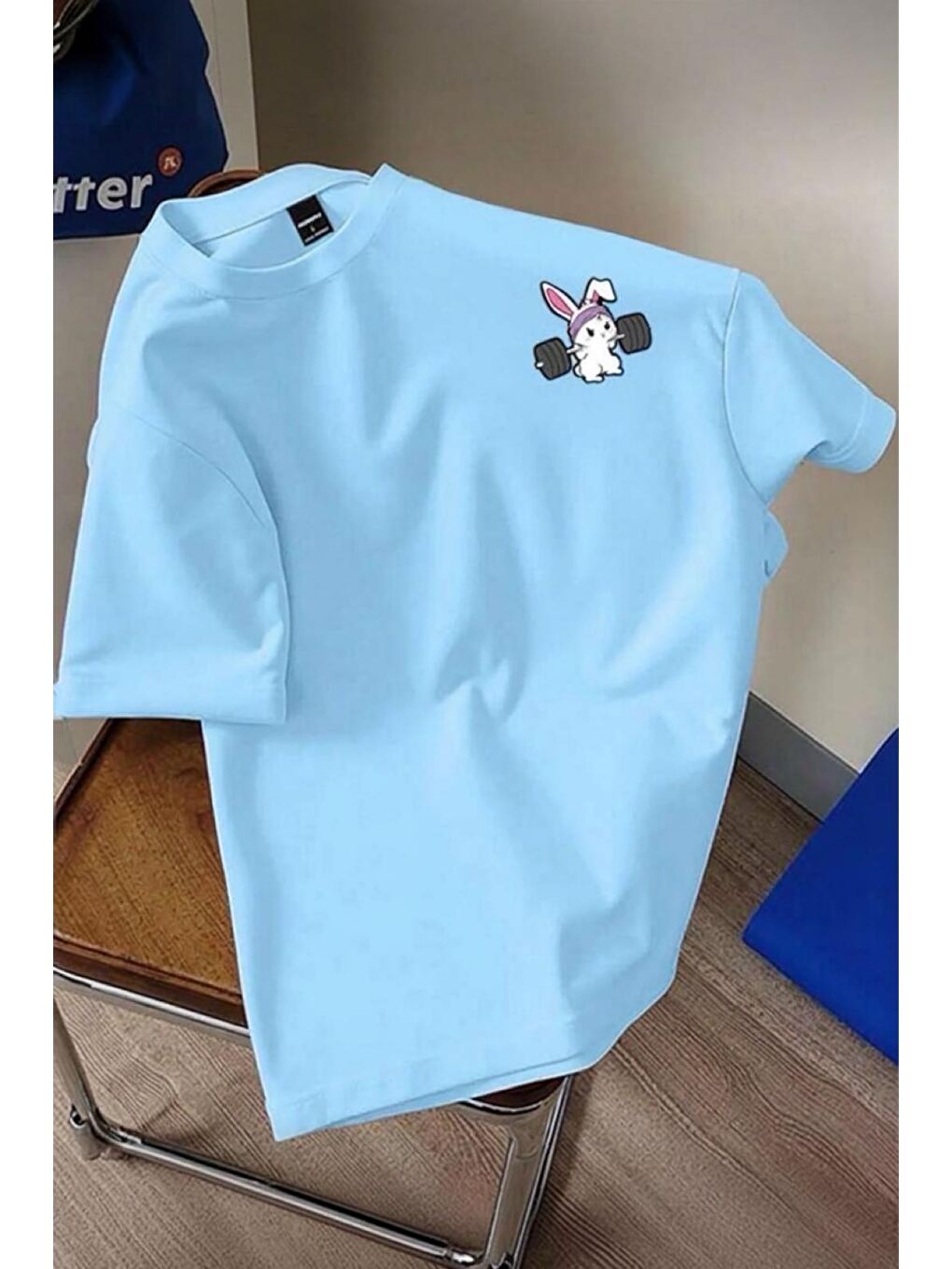 Turkuaz Gym Bunny - Halter Kaldıran Tavşan Baskılı Unisex Oversize Pamuklu Tişört-1