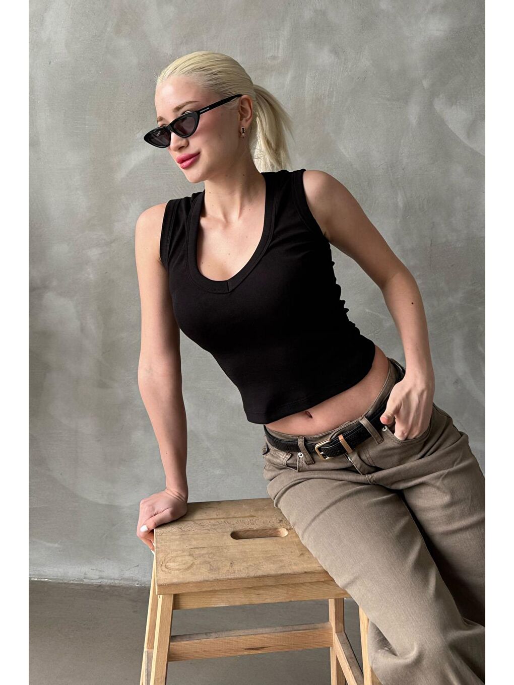 Siyah V Yaka Biyeli Kadın Atlet Mg2292-10