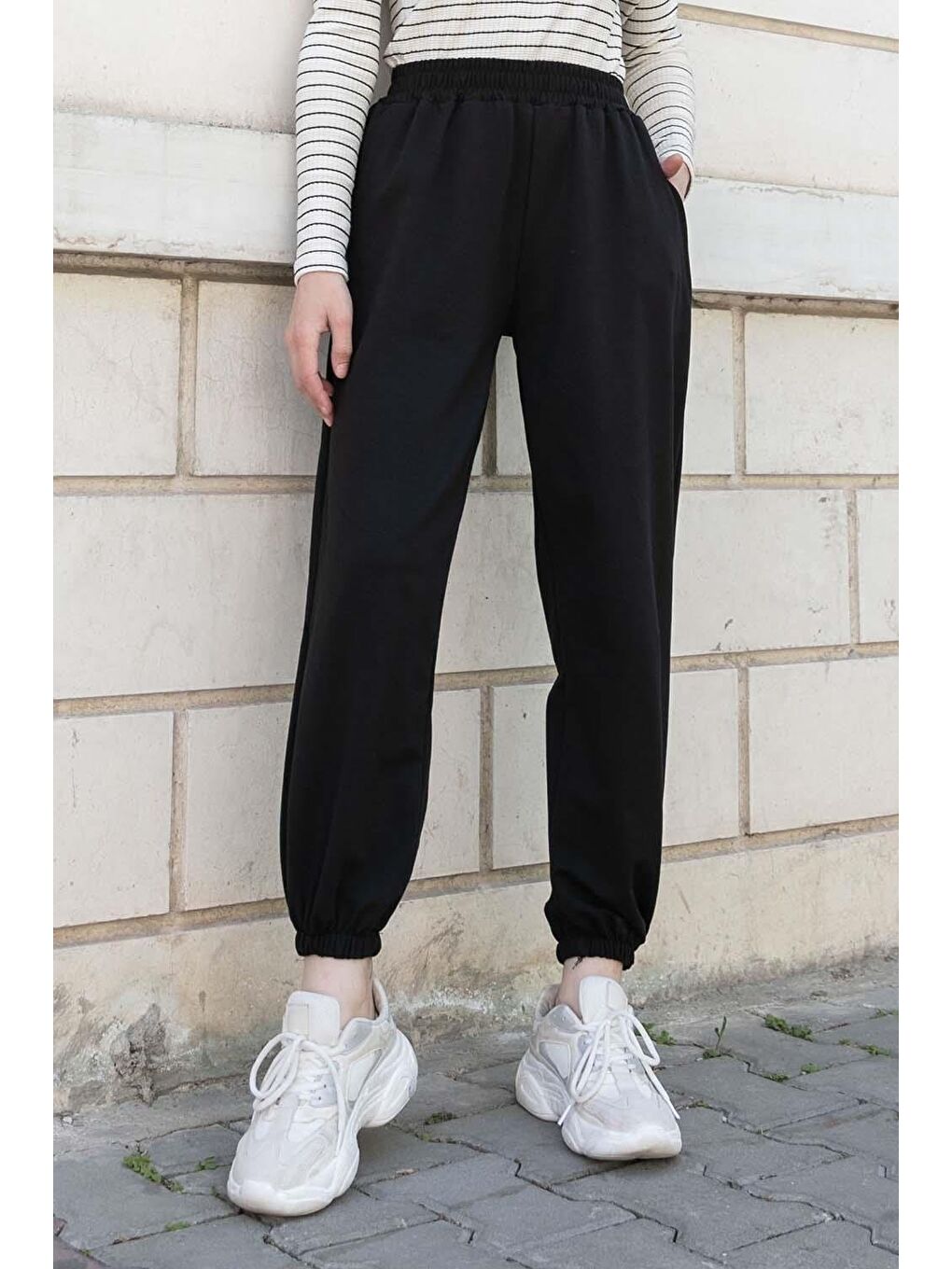 Bel Ve Paça Lastikli Eşofman Siyah-1