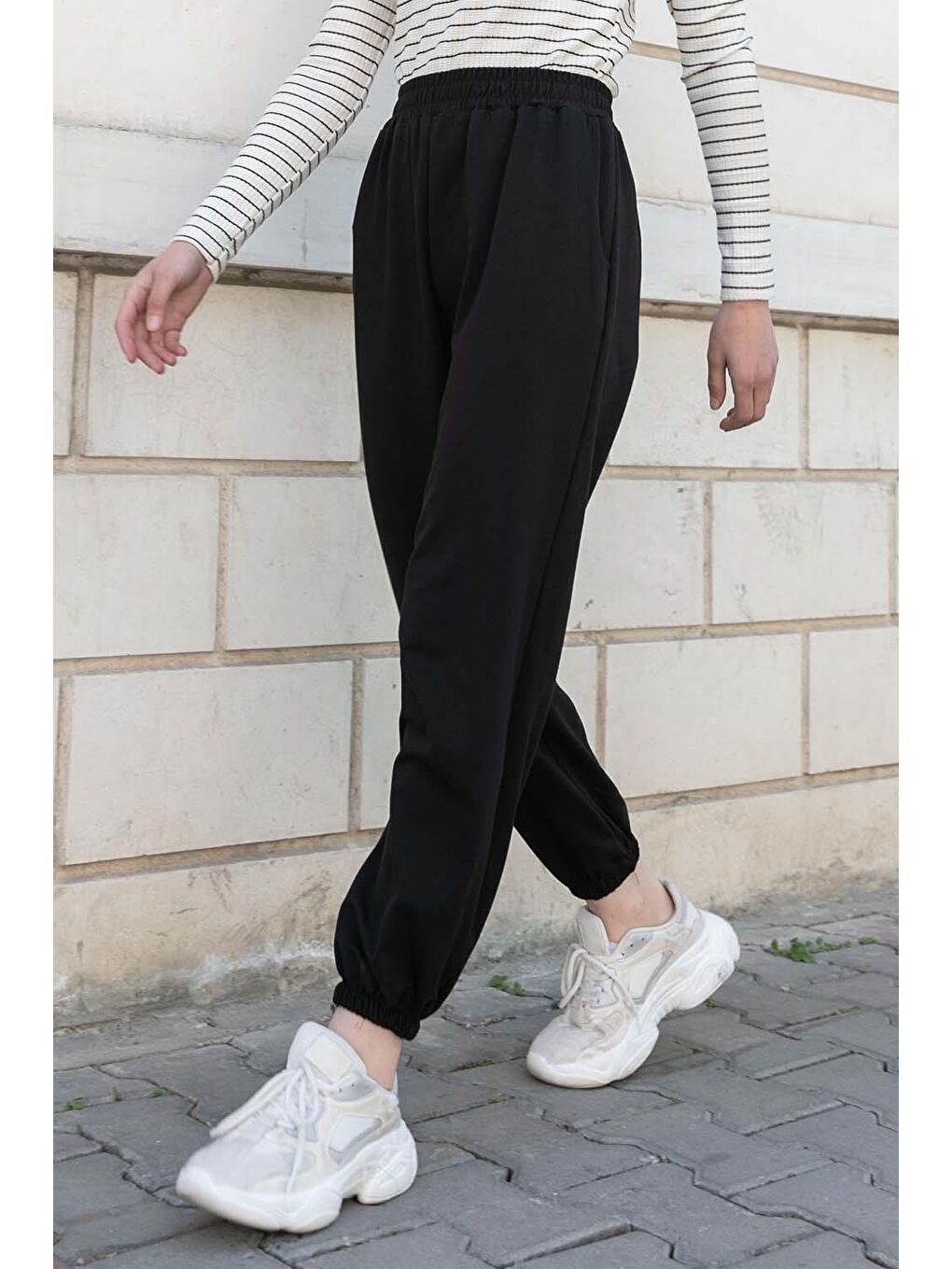 Bel Ve Paça Lastikli Eşofman Siyah-2