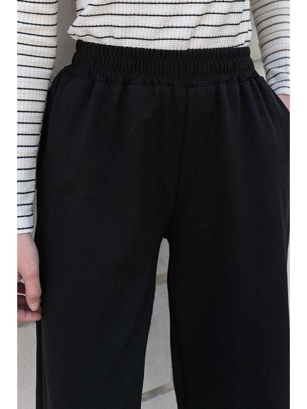 Bel Ve Paça Lastikli Eşofman Siyah-3